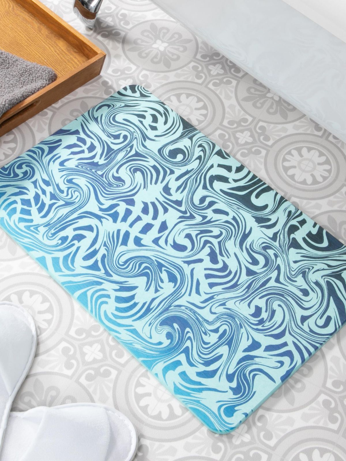Tappeto da bagno Swirls antiscivolo in colore blu 60x30 cm.-2