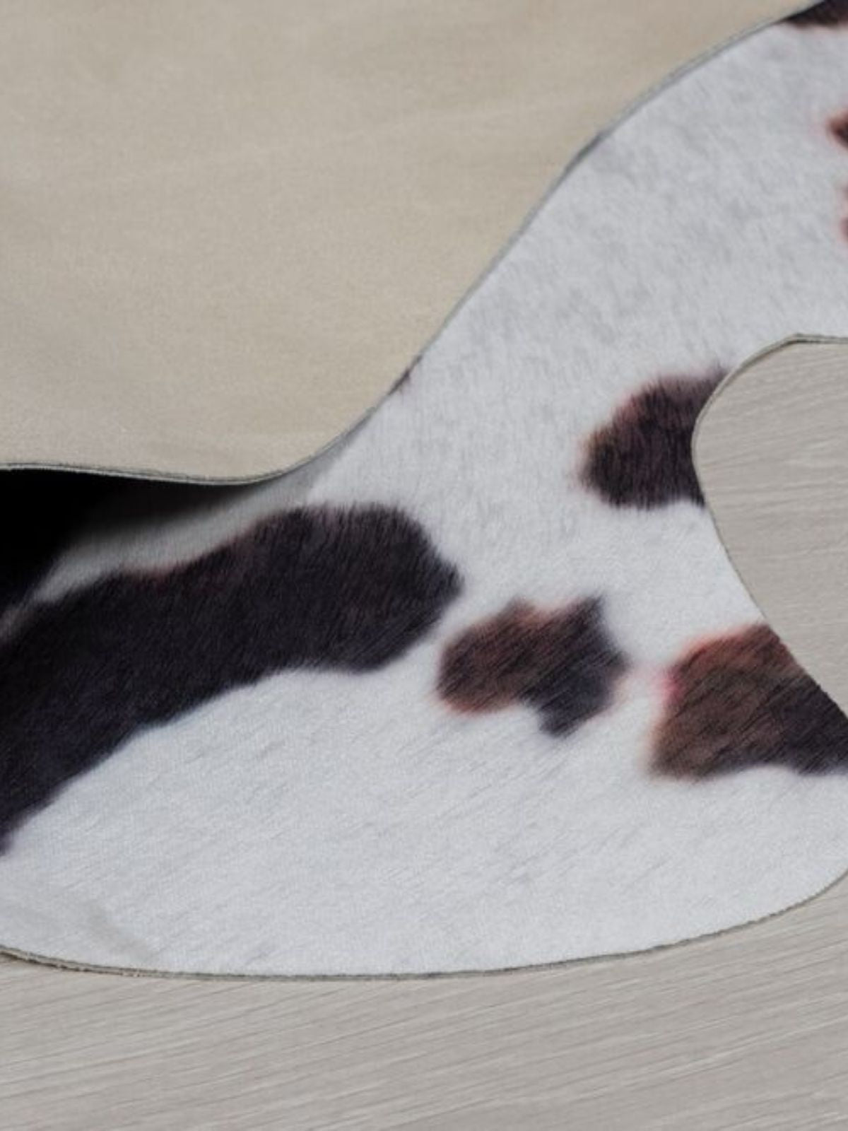 Tappeto animale Cow Print in poliestere, colore bianco e nero 155x195 cm.-3