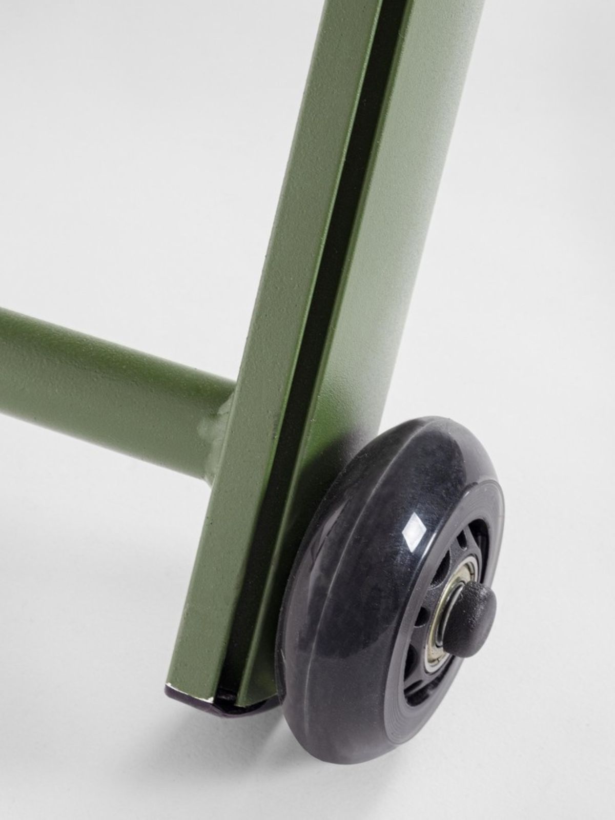 Lettino da esterno con ruote Taylor in alluminio, colore verde-3