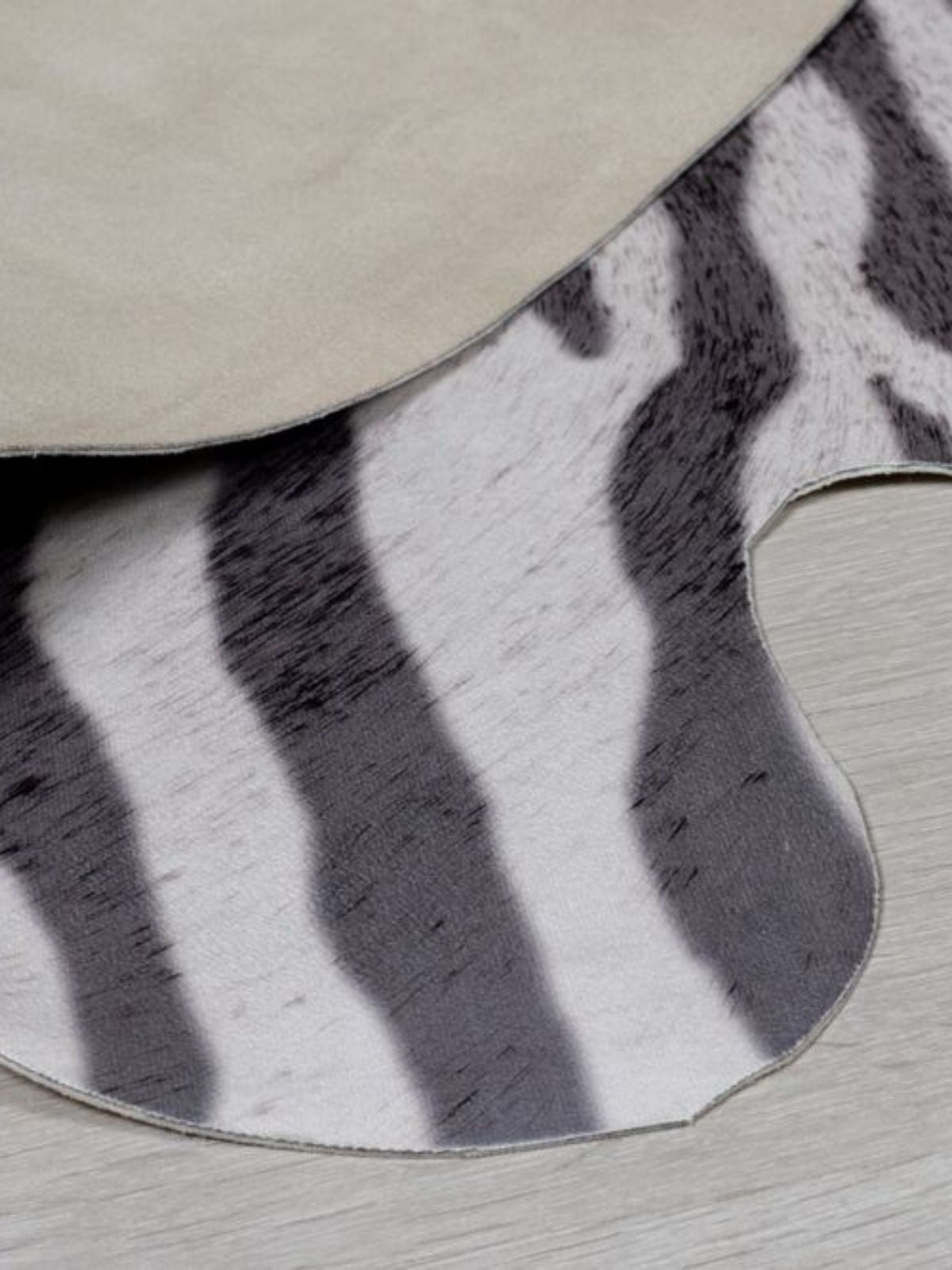 Tappeto animale Zebra Print in poliestere, colore bianco e nero 155x195 cm.-3