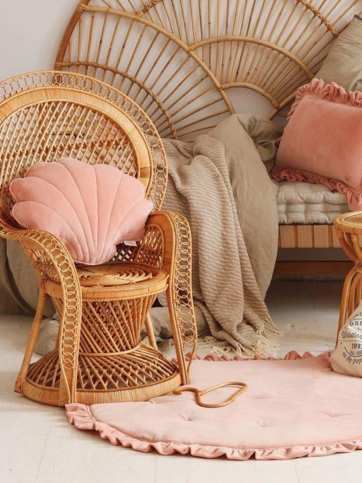 Cuscino conchiglia in velluto e cotone, colore rosa 49x45 cm.